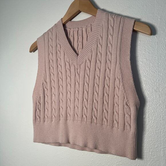 Small Women’s Pink Chain Knit V-NeckSweater – Sleeveless Stretch Blush Cropped - Picture 2 of 6